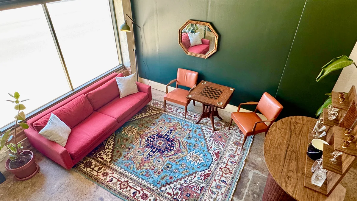 Modern Vintage-Inspired Studio for Events and Retail, 302 sqm, pop up store in Saint Paul, second interior view