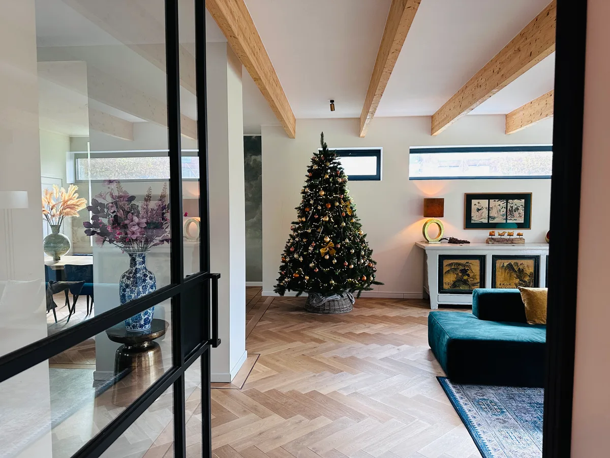 Modernized Character Home with Spacious Gardens, 2000 sqm, showroom presentation, pop-up rental in Prinsenbeek
