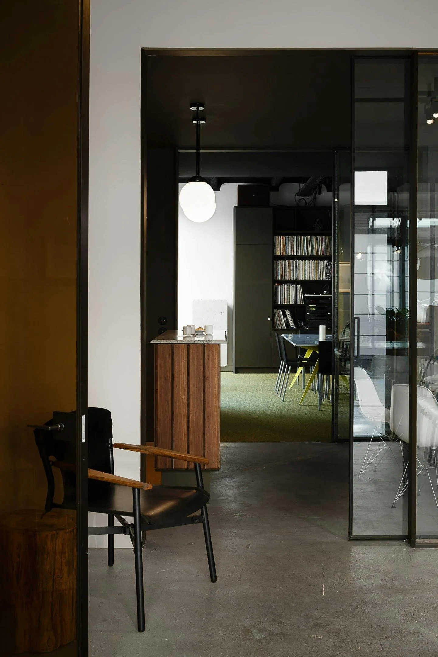Modular 135 sqm Showroom in Paris 11th Arrondissement — 4