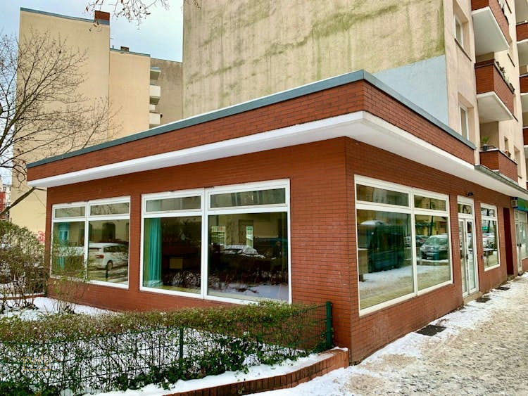 Modular Retro Design Pavilion on Eisenacher Straße, Berlin, 124 sqm, pop up store