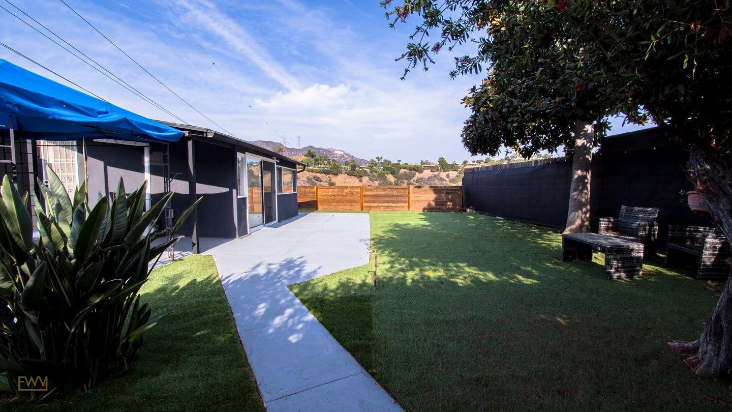 Mulholland Property with Hollywood Sign View, 1115 sqm, gallery showing, pop-up rental in Los Angeles