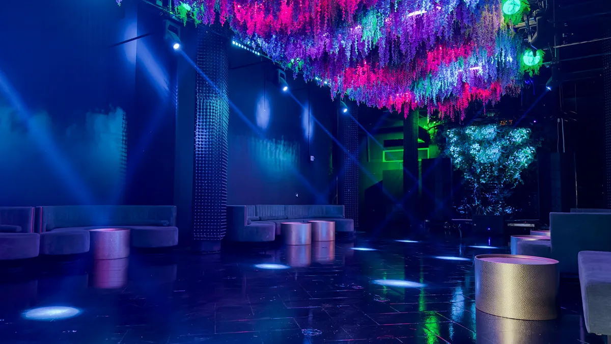 Multi-Level Event Venue with Mezzanine in Midtown Manhattan, 836 sqm, brand activation, pop-up rental in New York, interior…