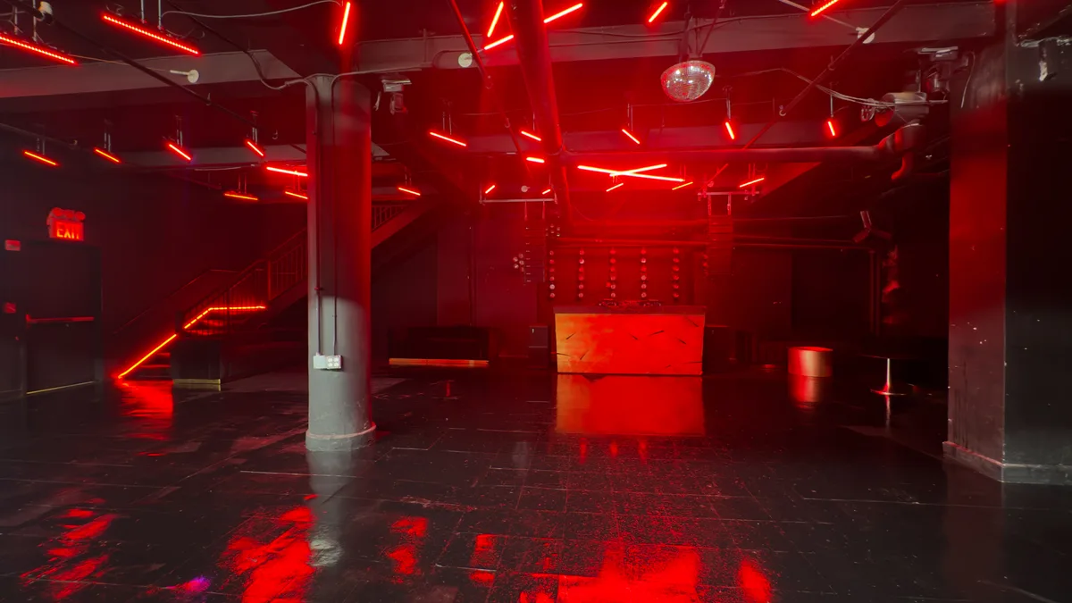 Multi-Level Event Venue with Mezzanine in Midtown Manhattan, 836 sqm, brand activation, pop-up rental in New York, second in…