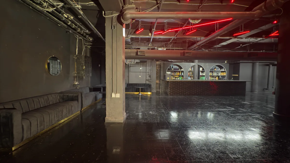 Multi-Level Event Venue with Mezzanine in Midtown Manhattan, 836 sqm, brand activation, pop-up rental in New York, additiona…