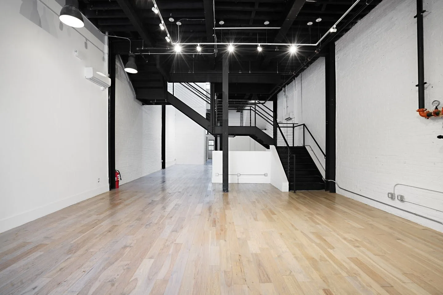 Multi-Purpose Event and Art Exhibition Space in New York — 4