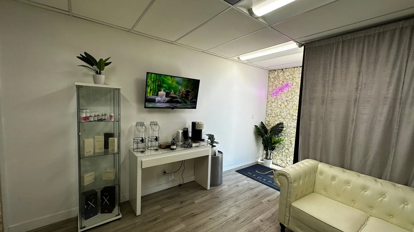 Multi-Room Commercial Space on Saticoy Street