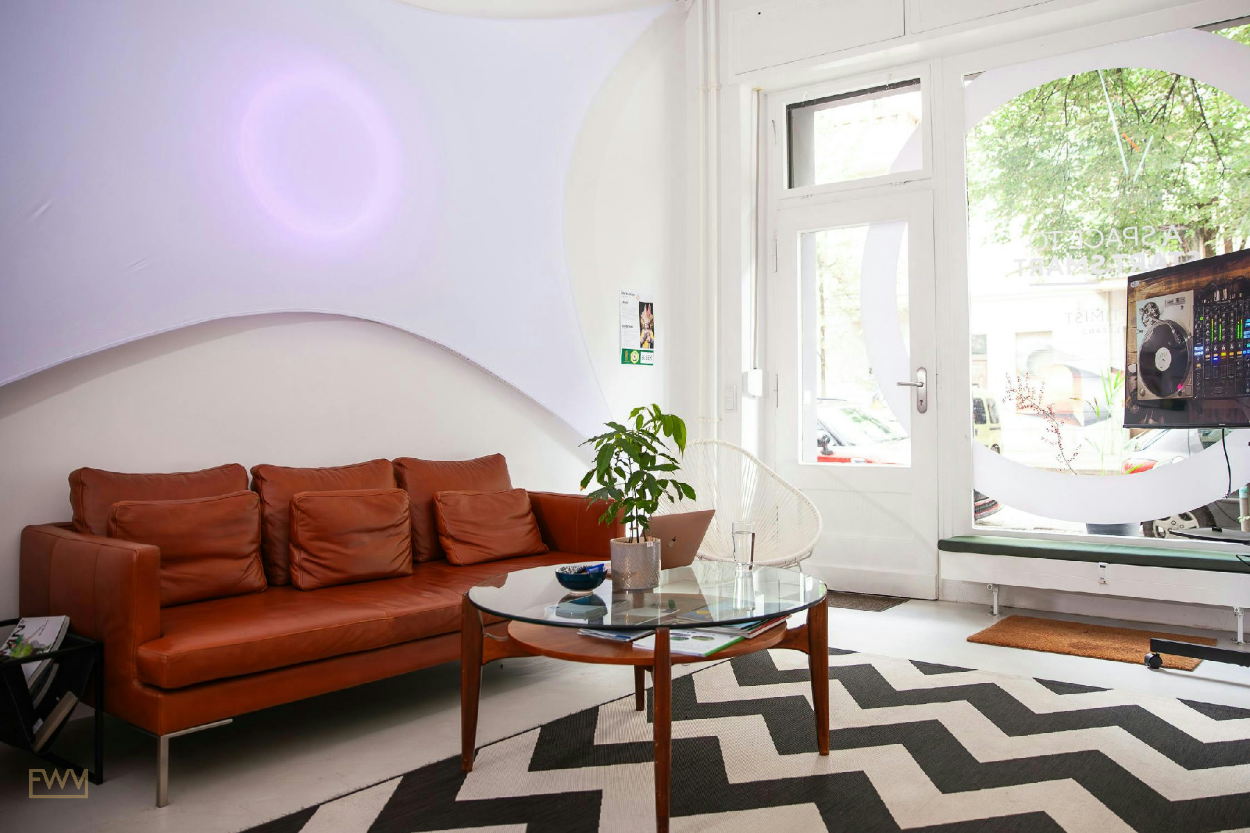 Multi-Use Commercial Space at Helmoltzplatz, Berlin, 125 sqm, art exhibition, pop-up rental
