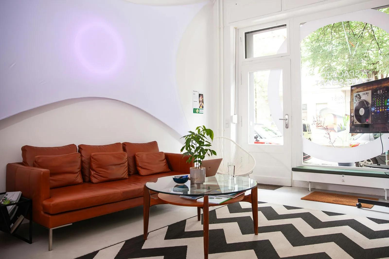 Multi-Use Commercial Space at Helmoltzplatz, Berlin