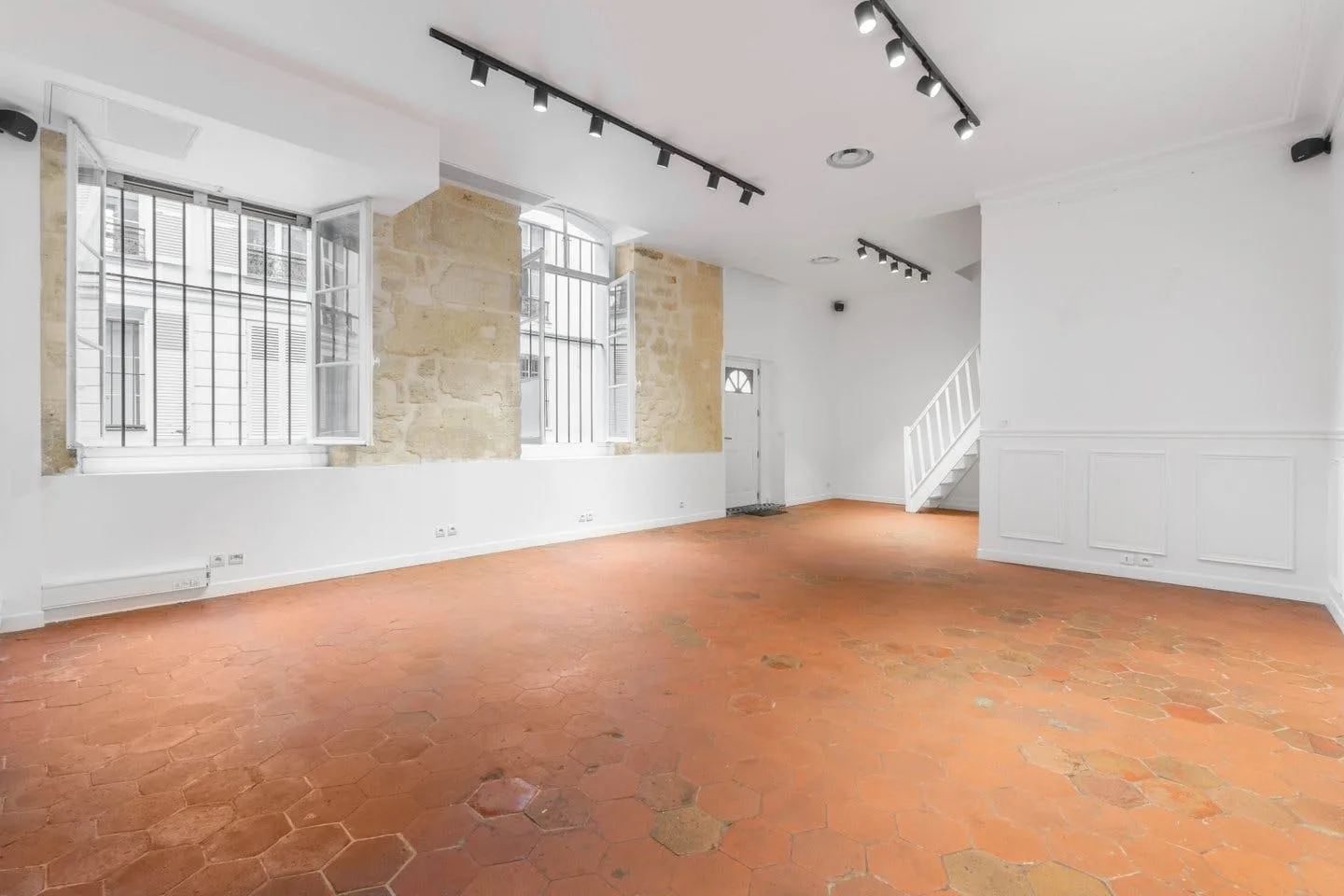 Multi-Use Commercial Space in Le Marais, Paris — 3