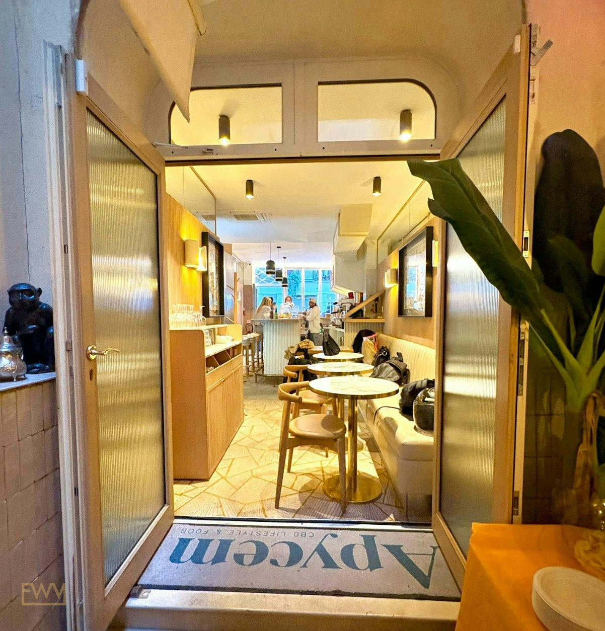 Multi-Use Commercial Space with Terrace in Le Marais, Paris