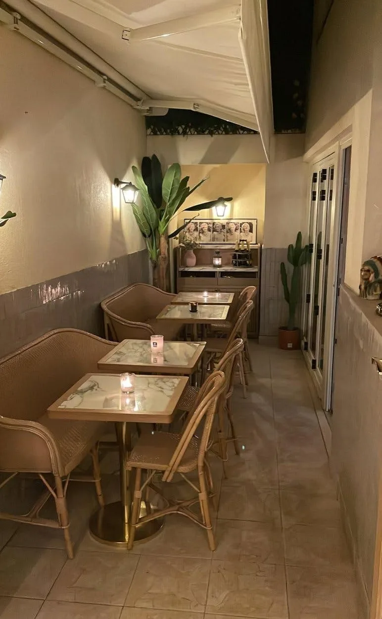 Multi-Use Commercial Space with Terrace in Le Marais, Paris — 4