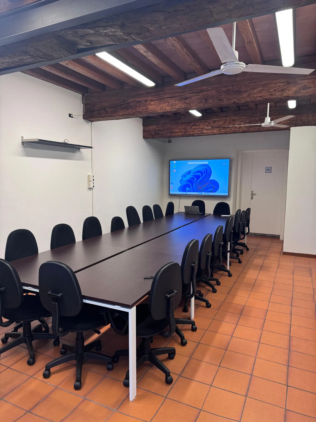 Multimedia Classroom Rental for Courses and Meetings, 50 sqm, seminar, pop-up rental in Margine Coperta-Traversagna, additio…