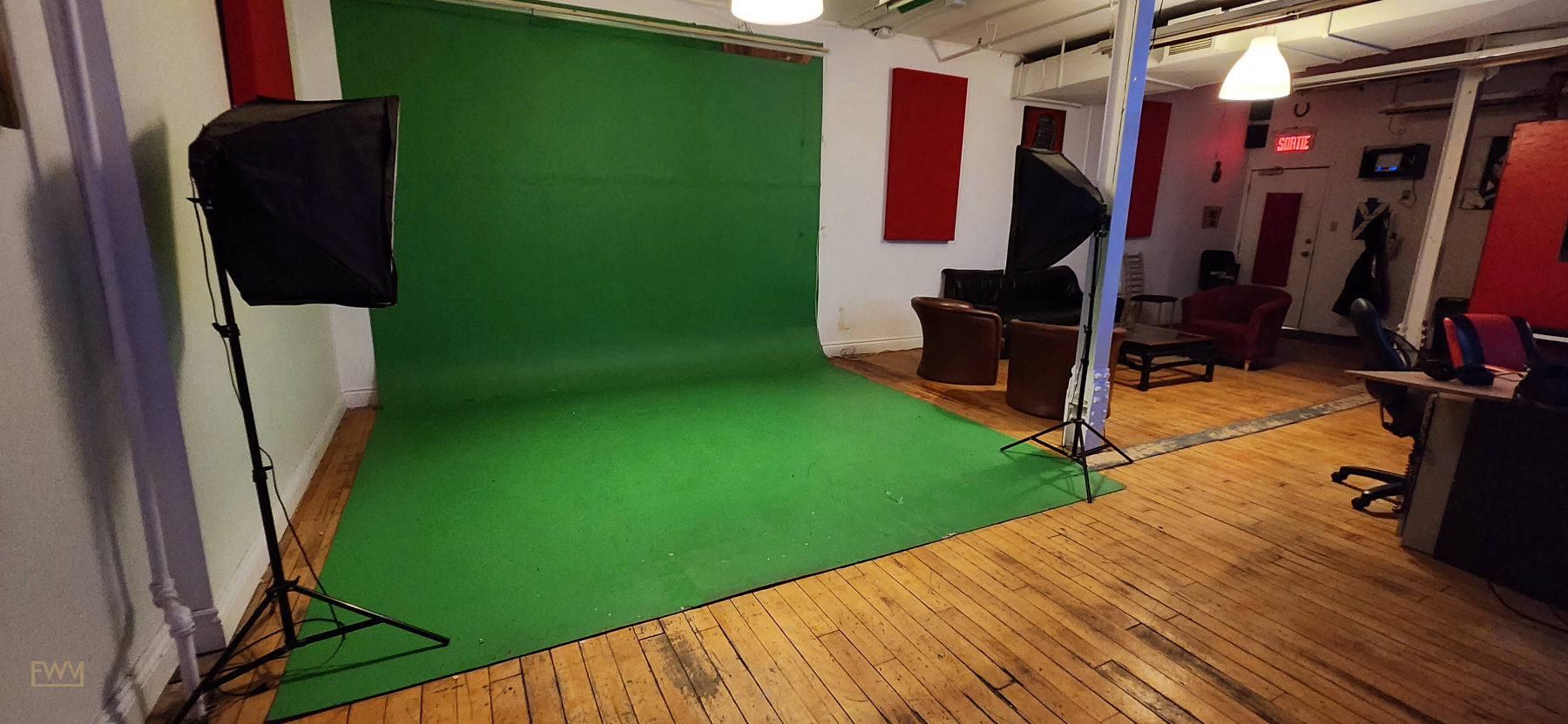 Multimedia Recording Studio for Professional Production, 93 sqm, content creation, pop-up rental in Montréal, second interio…