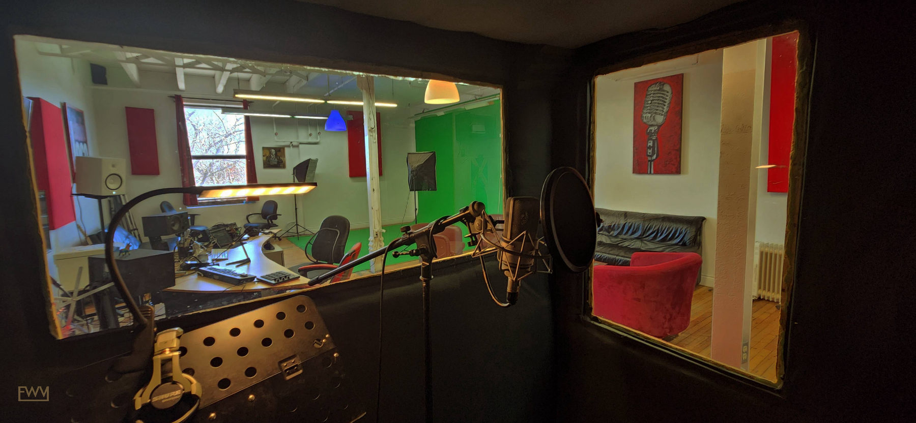 Multimedia Recording Studio for Professional Production, 93 sqm, content creation, pop-up rental in Montréal, additional int…