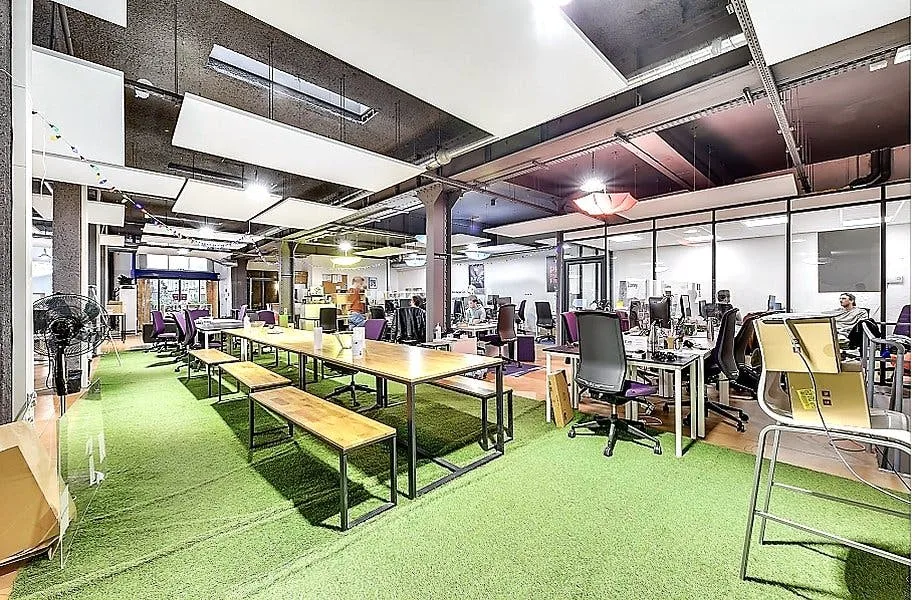 Multipurpose 460 sqm Space on Rue Marguerite de Rochechouart — 3