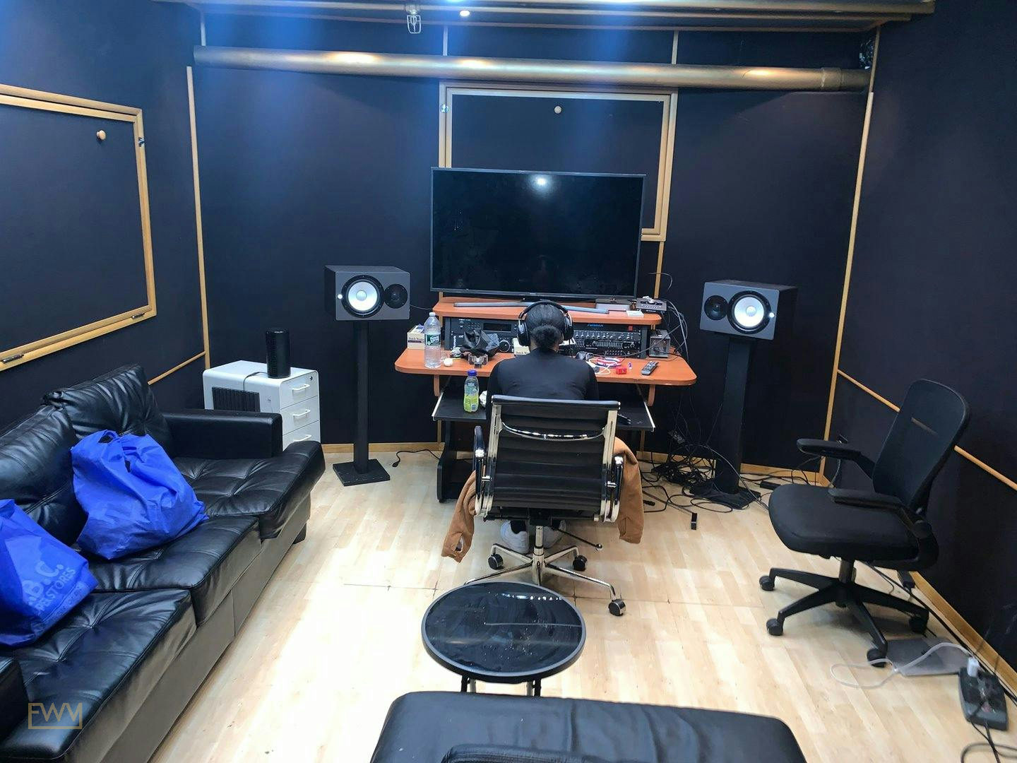 Music Recording Studio and Event Space in Greenpoint, 93 sqm, photo shoot, pop-up rental in Brooklyn