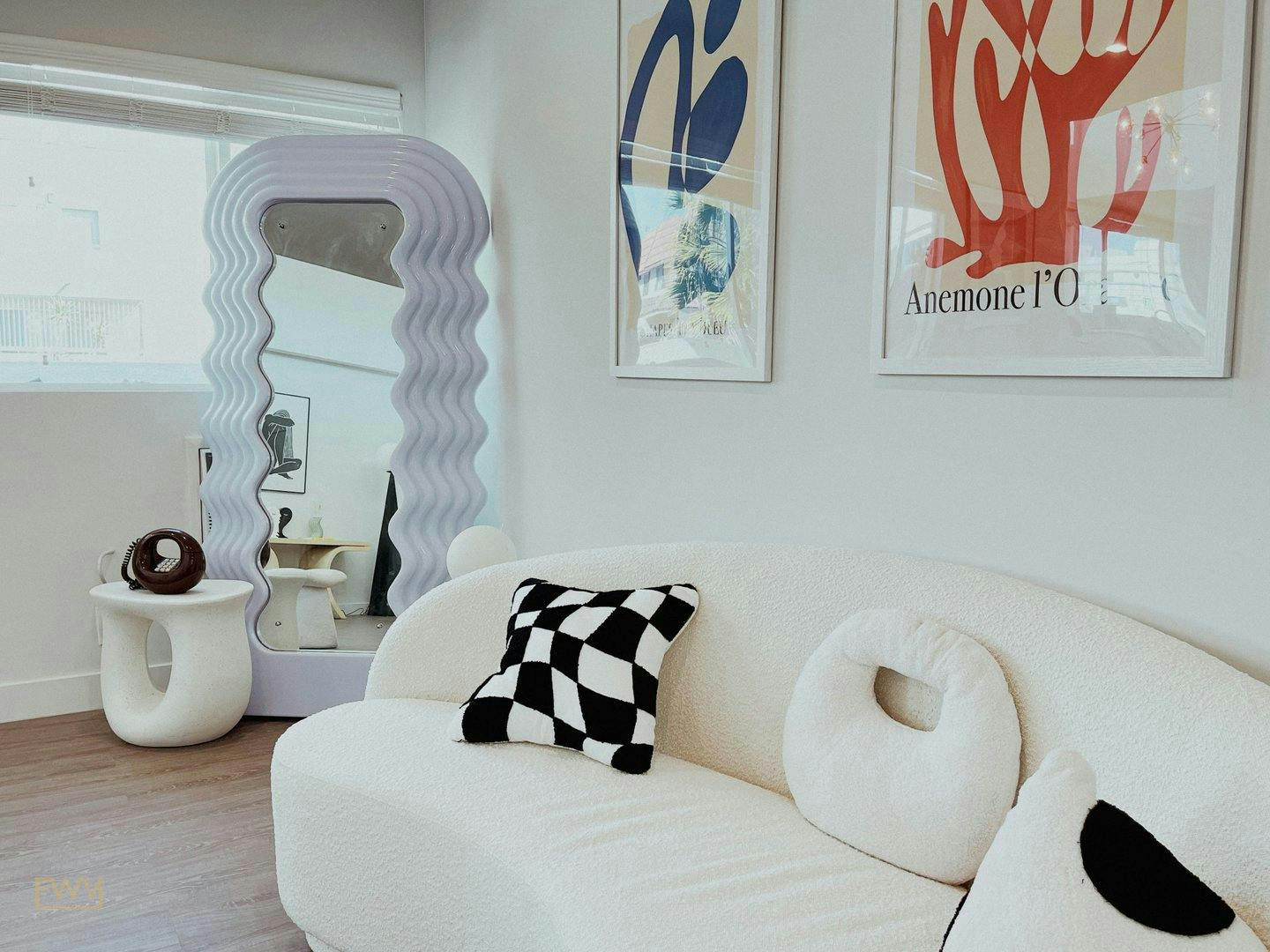 Natural Light Loft with Designer Furniture in Los Angeles, 56 sqm, showroom presentation, pop-up rental