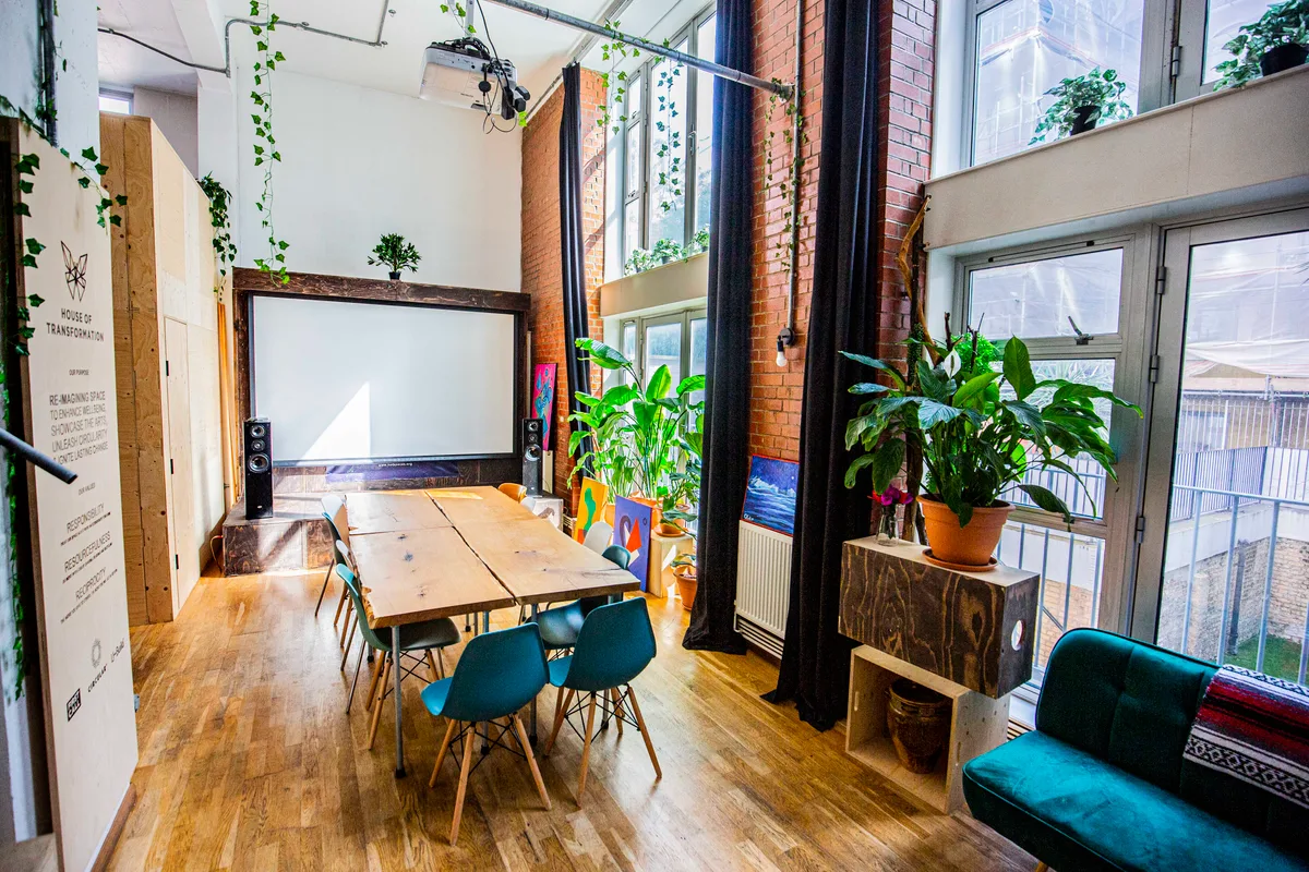 Nature-Inspired Event Space for Workshops and Gatherings, 93 sqm, photo shoot, pop-up rental in Greater London, second inter…