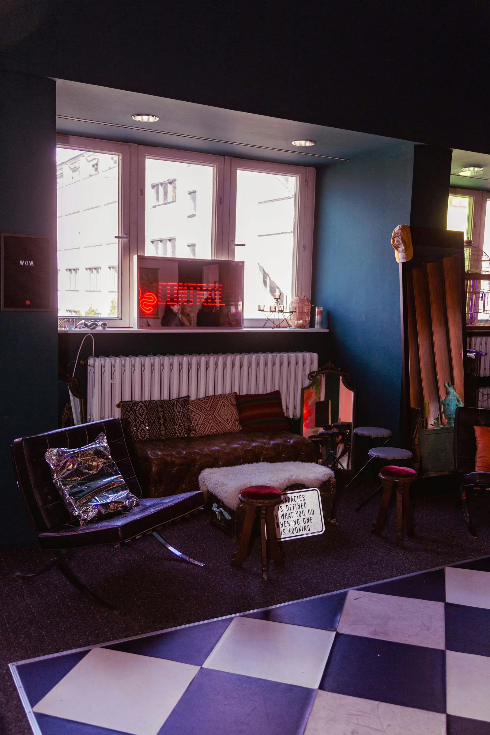 Neon Art Studio: 330 sqm Adaptable Commercial Space in Berlin — 3
