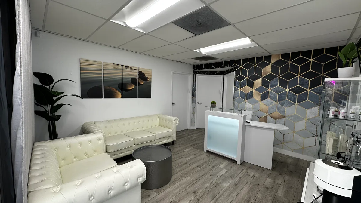 New Spa with Two Rooms and Reception Area, 93 sqm, showroom presentation, pop-up rental in Los Angeles, interior view