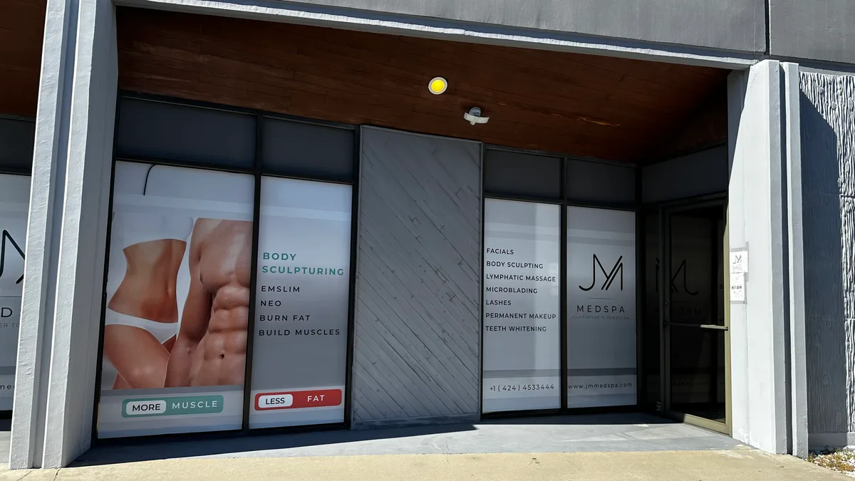 New Spa with Two Rooms and Reception Area, 93 sqm, showroom presentation, pop-up rental in Los Angeles, second interior view