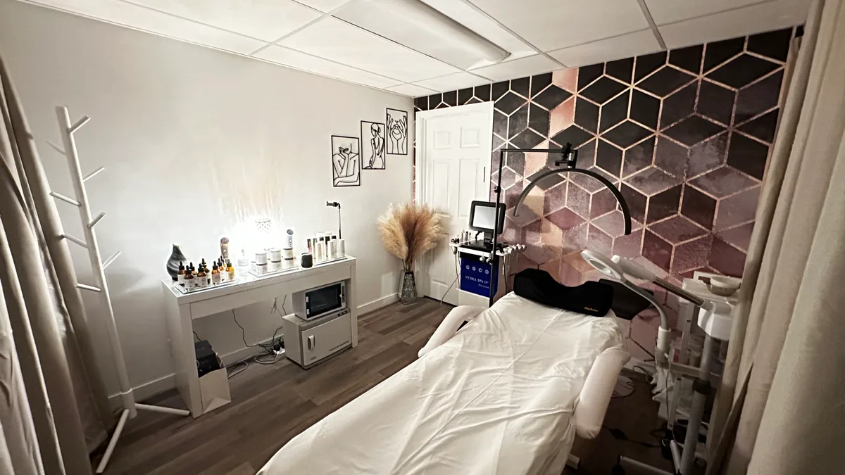New Spa with Two Rooms and Reception Area, 93 sqm, showroom presentation, pop-up rental in Los Angeles, third interior view