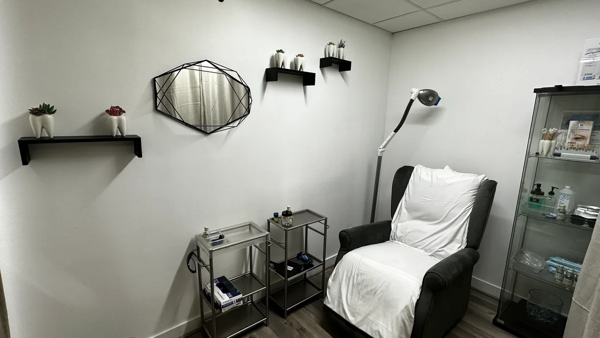 New Spa with Two Rooms and Reception Area, 93 sqm, showroom presentation, pop-up rental in Los Angeles, additional interior…