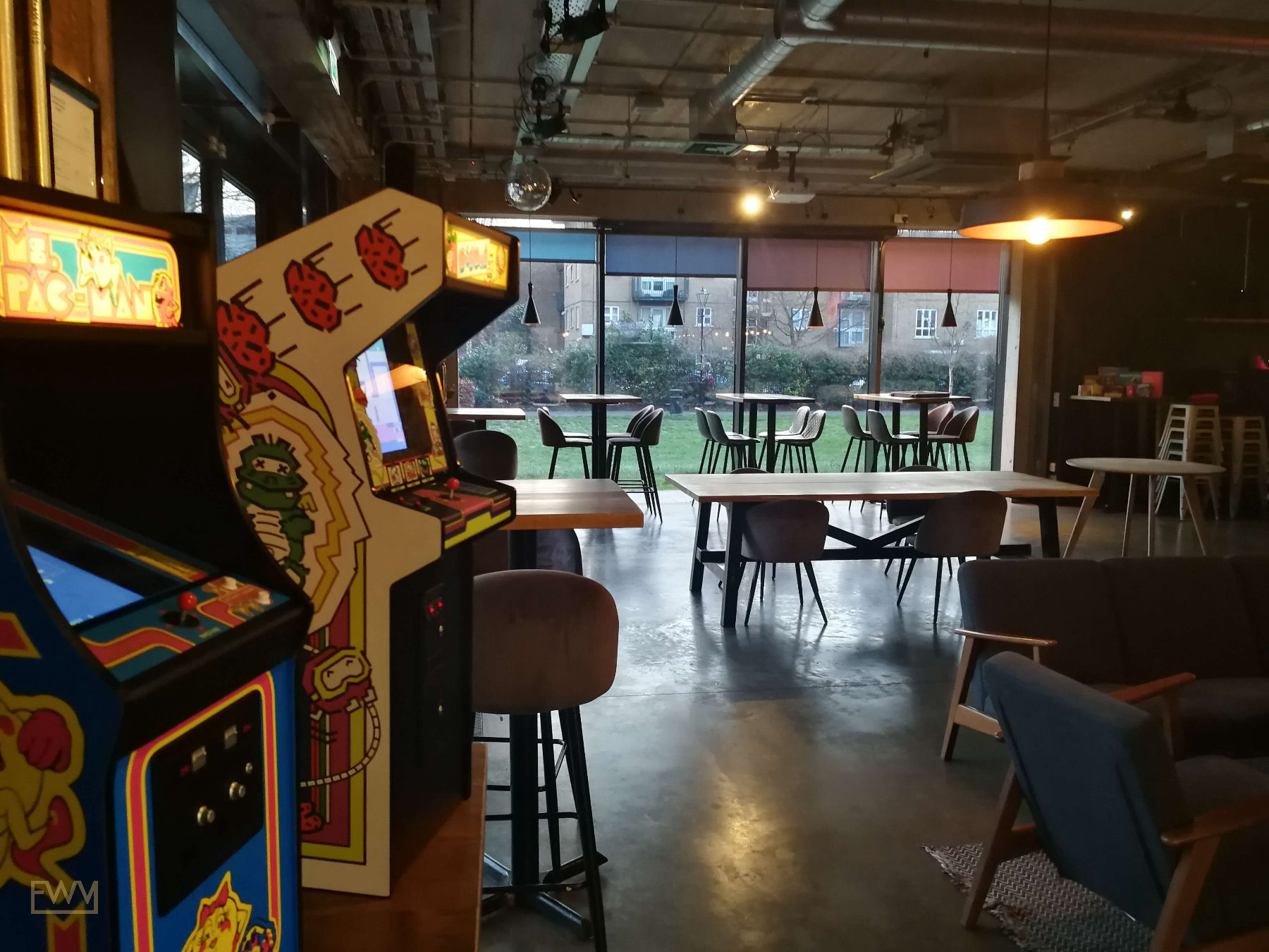 Newly Refurbished Bar with Gaming Booths, 139 sqm, private event, pop-up rental in Greater London