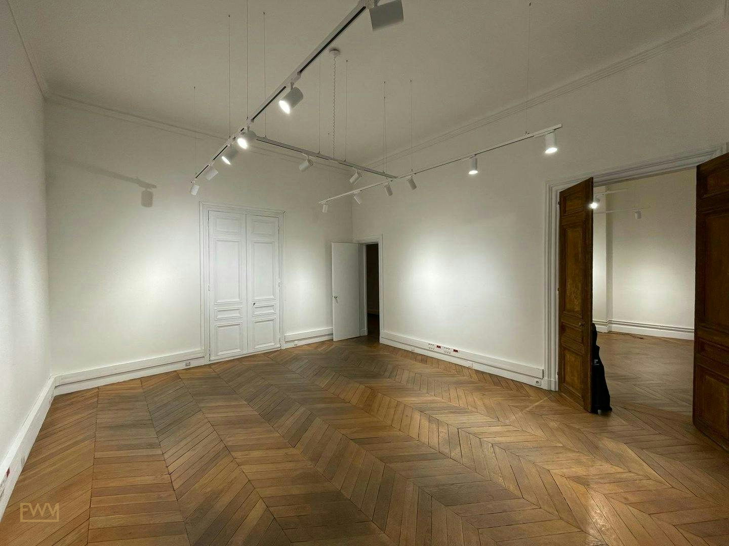 Newly Renovated 200 sqm Showroom on Rue Cambon, Paris, showroom presentation, pop-up rental