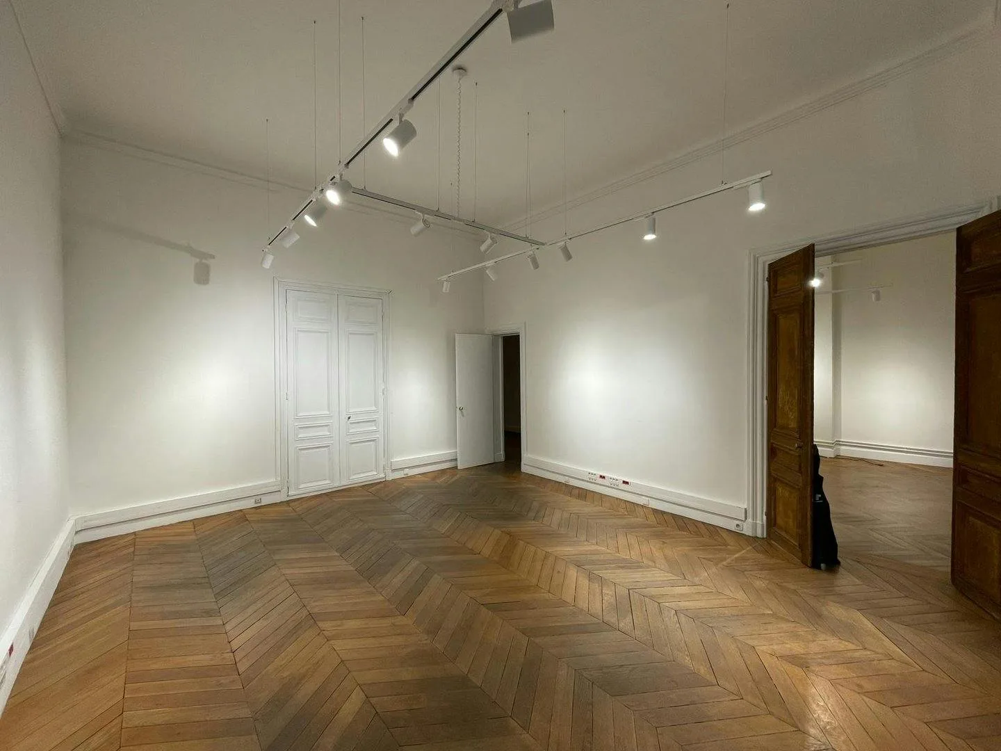 Newly Renovated 200 sqm Showroom on Rue Cambon, Paris