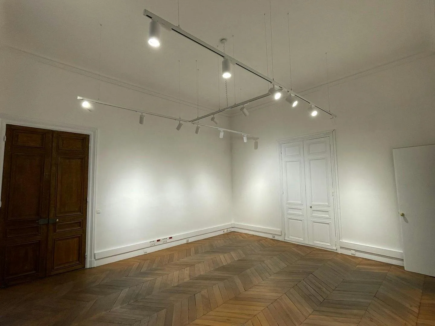 Newly Renovated 200 sqm Showroom on Rue Cambon, Paris — 4