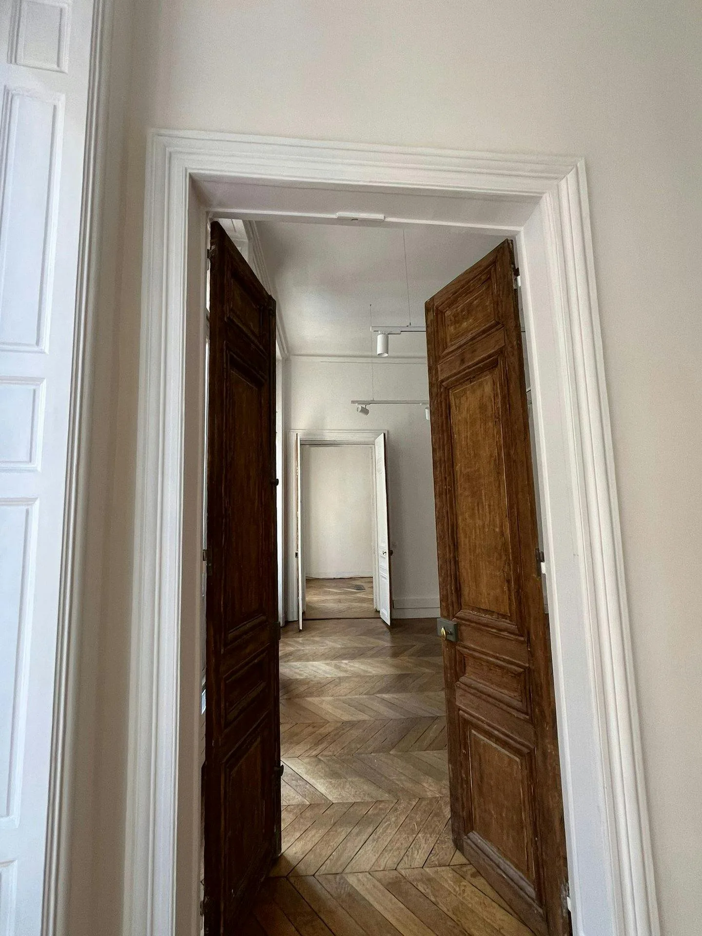 Newly Renovated 200 sqm Showroom on Rue Cambon, Paris — 5