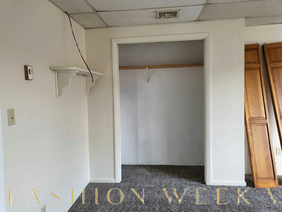 Office and Warehouse Space with Parking and Loading Dock, 257 sqm, private event, pop-up rental in Bristol, third interior v…