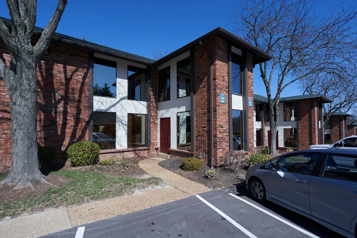 Office Condos for Lease in West County, 67 sqm, showroom presentation, pop-up rental in Ellisville, interior view