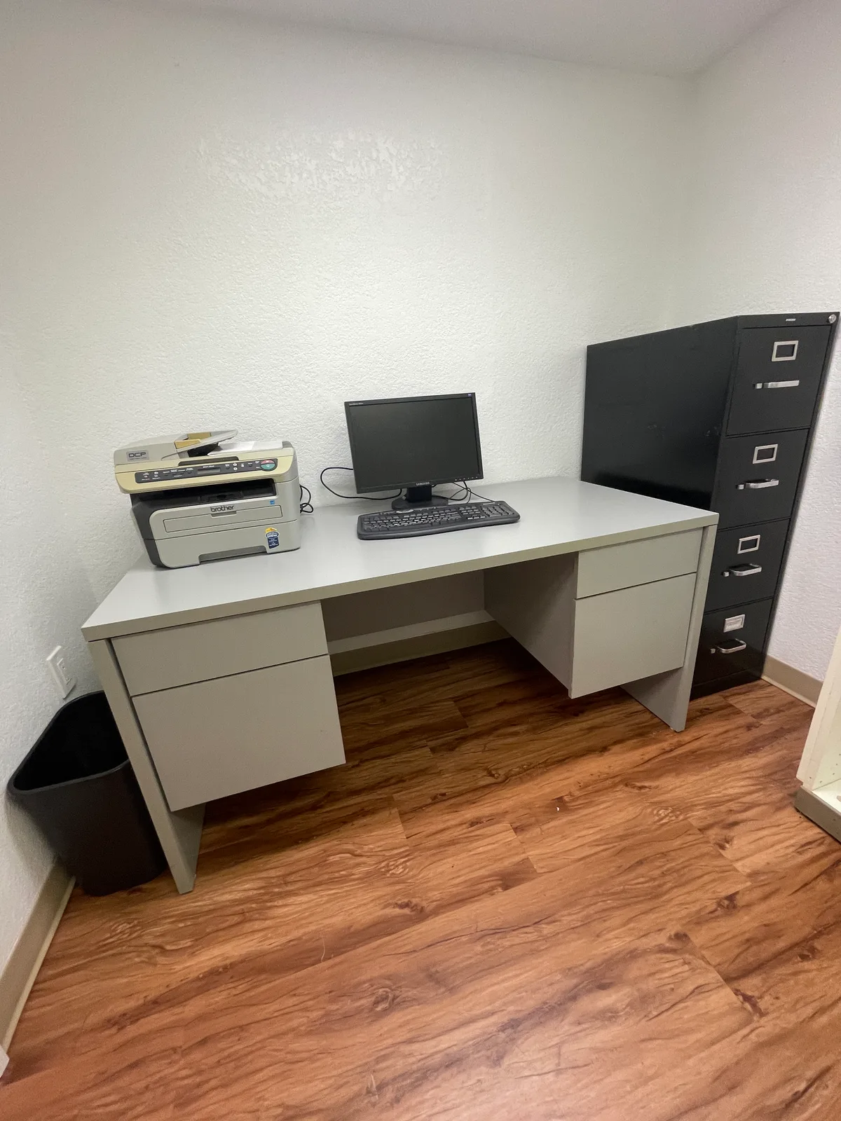Office Room in Flooring Showroom with Parking Available, 7 sqm, showroom presentation, pop-up rental in Summerfield, third i…