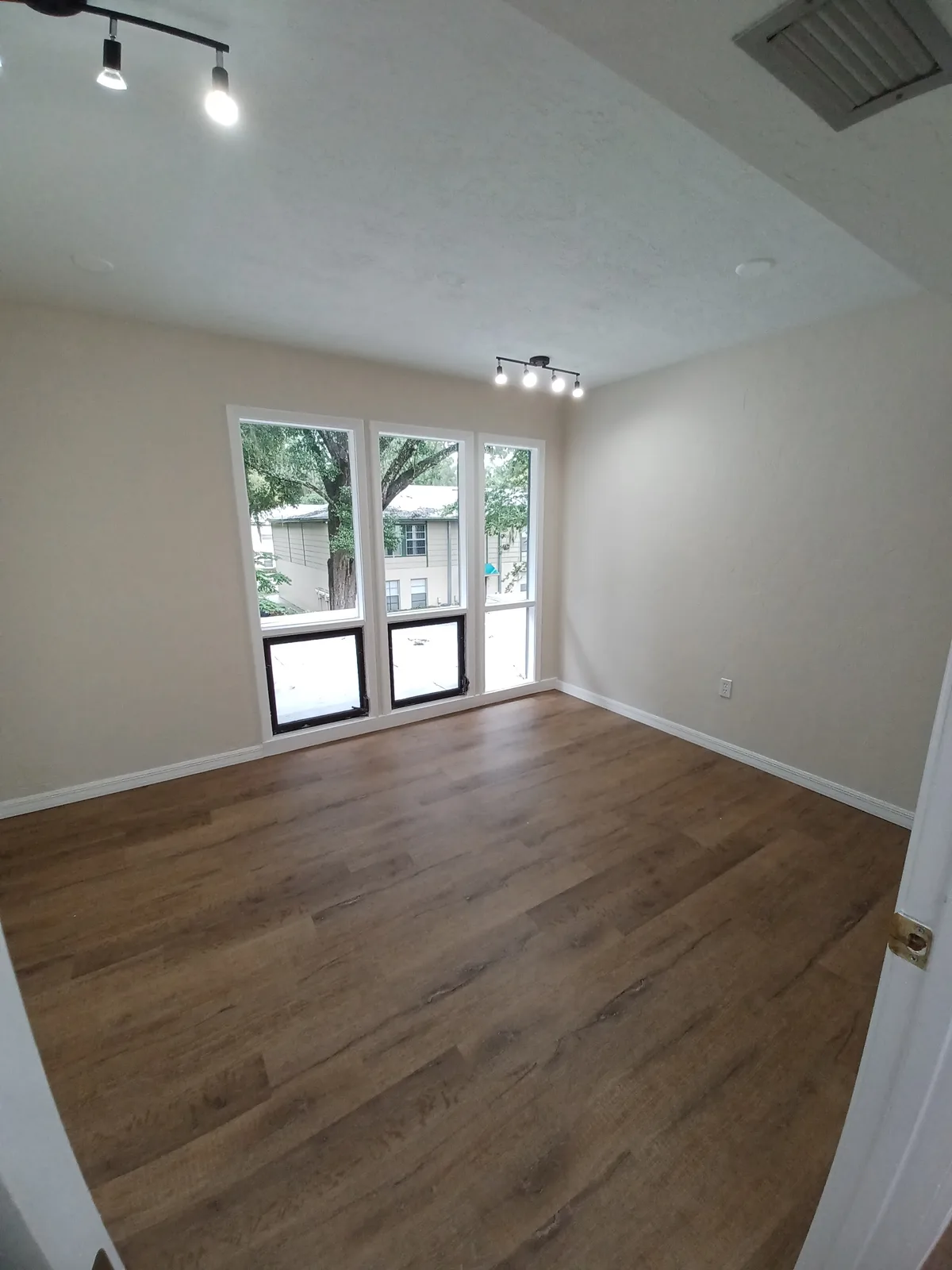 Office Space Available for Rent in Gainesville, FL, 11 sqm, private event, pop-up rental, interior view