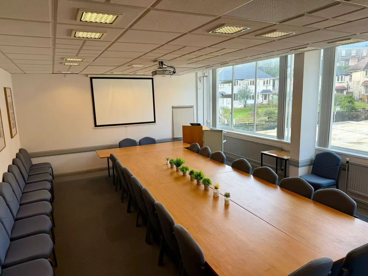 Office Space Available in Prime Swansea Location, 13 sqm, corporate event, pop-up rental