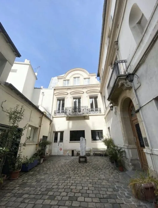 Office Space on Rue du Faubourg du Temple, Paris