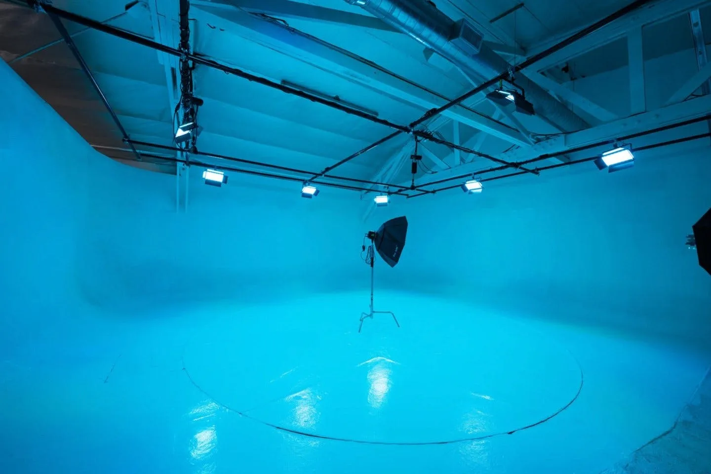 Olympic 3 Car Photography Studio in Los Angeles — 4