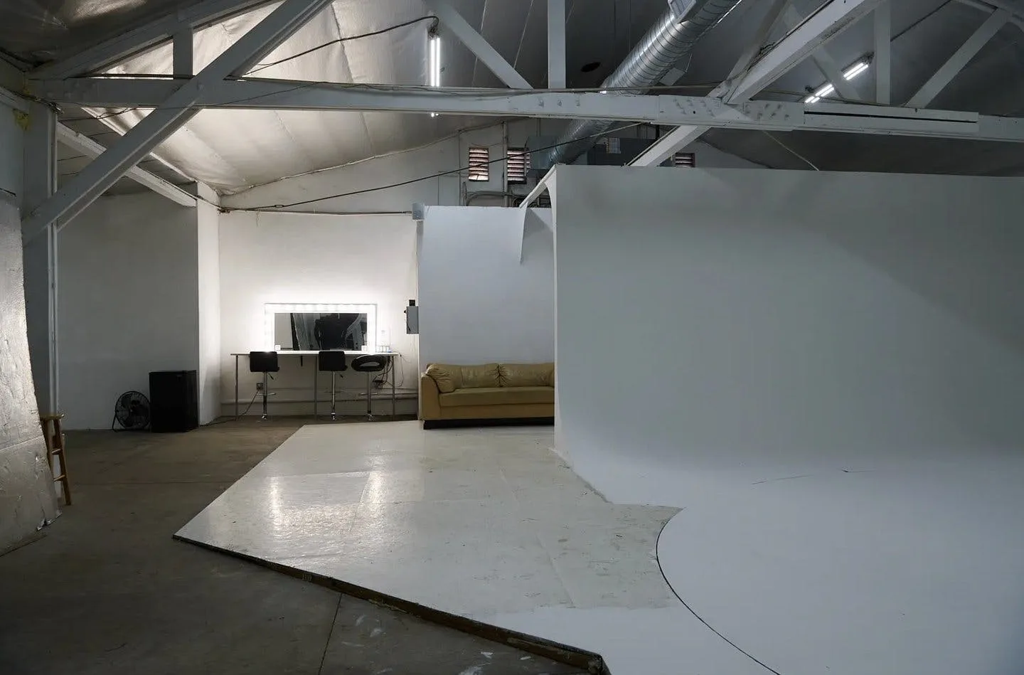 Olympic 3 Car Photography Studio in Los Angeles — 5