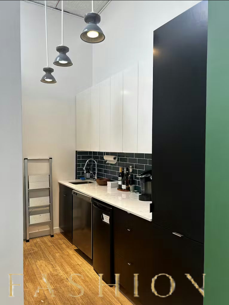 Open Office Space for 2-3 People in Flatiron District, 22 sqm, networking event, pop-up rental in New York, additional inter…