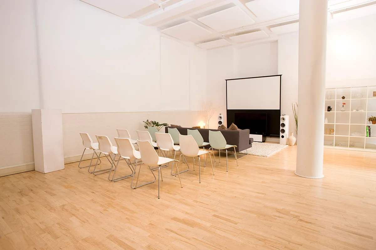 Open-Plan Studio Near Regents Canal, London N1, 177 sqm, photo shoot, pop-up rental in Greater London, third interior view
