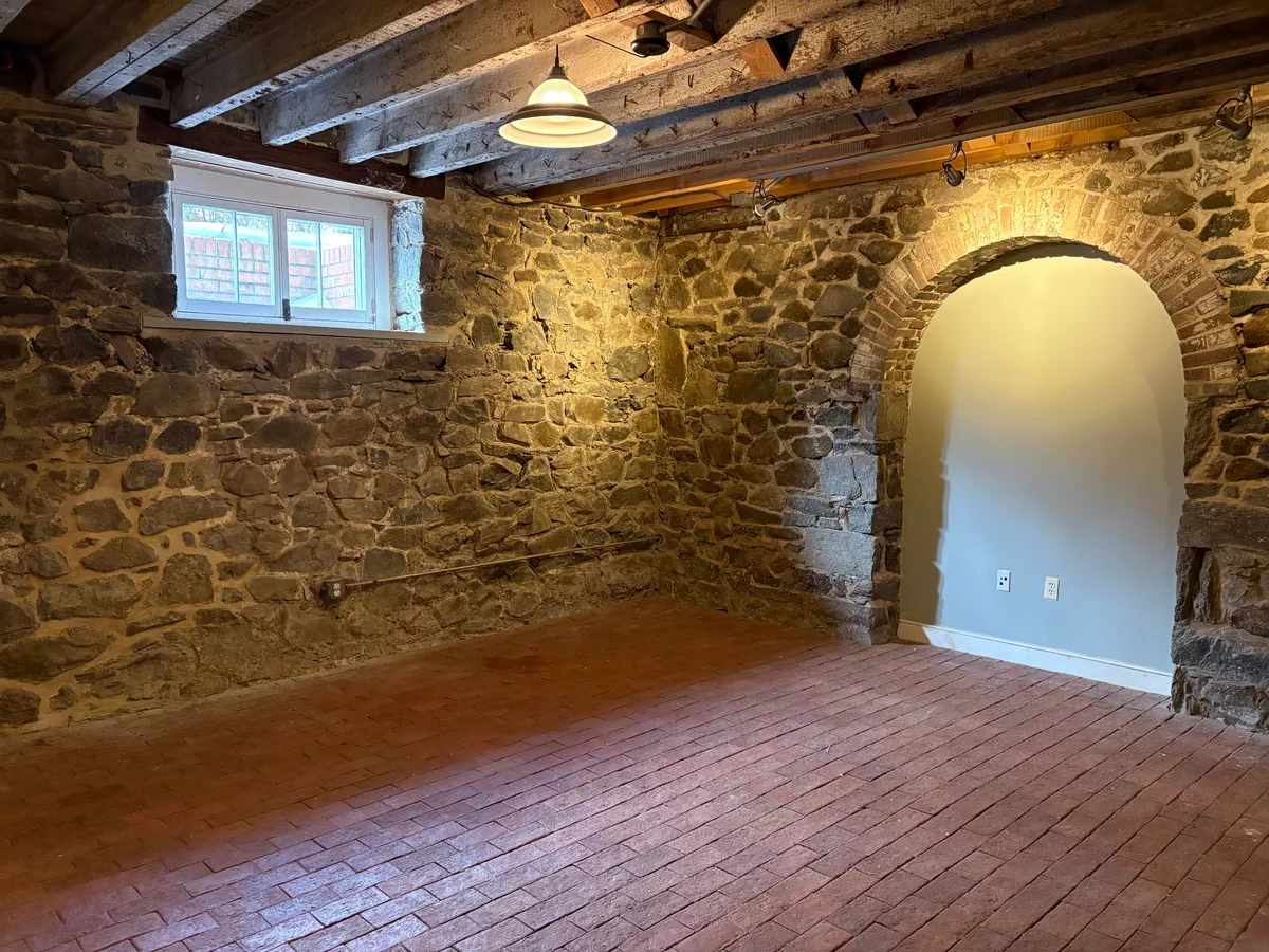 Open-Plan Workspace in Restored 1866 Stone Mansion, 167 sqm, workshop, pop-up rental in Baltimore, interior view
