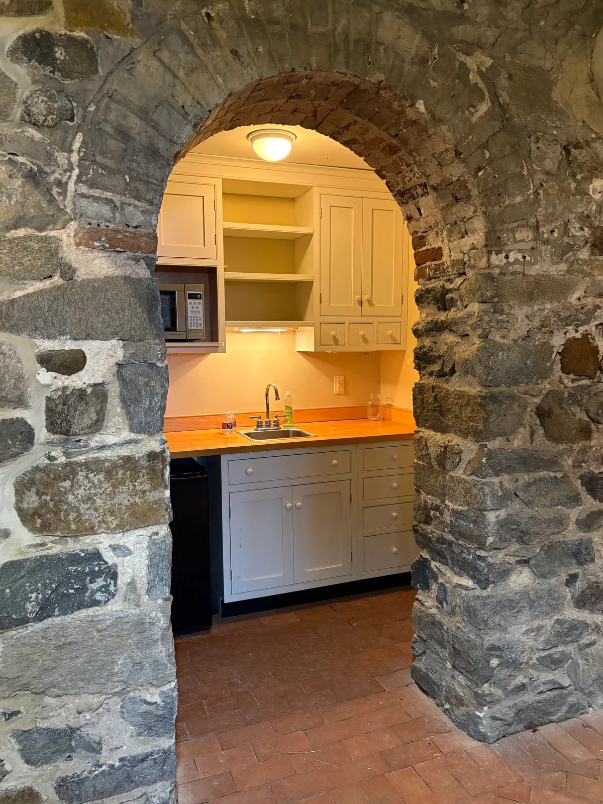 Open-Plan Workspace in Restored 1866 Stone Mansion, 167 sqm, workshop, pop-up rental in Baltimore, second interior view