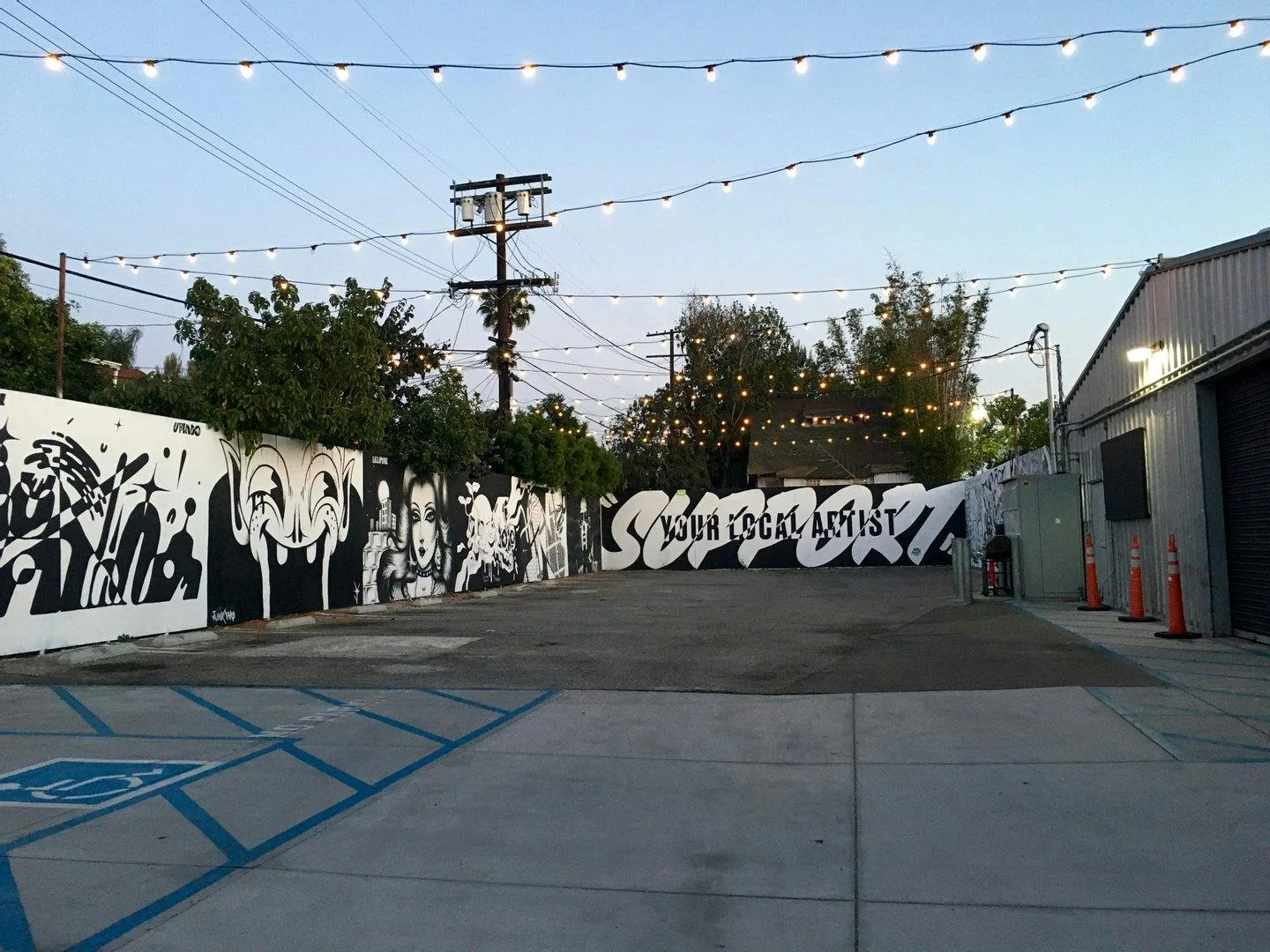 Outdoor Art Yard Commercial Space in Los Angeles — 5