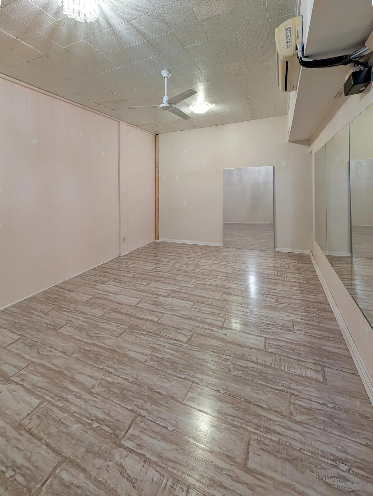 Petit studio commercial à louer - 262 pi², 24 sqm, workshop, pop-up rental in Montréal