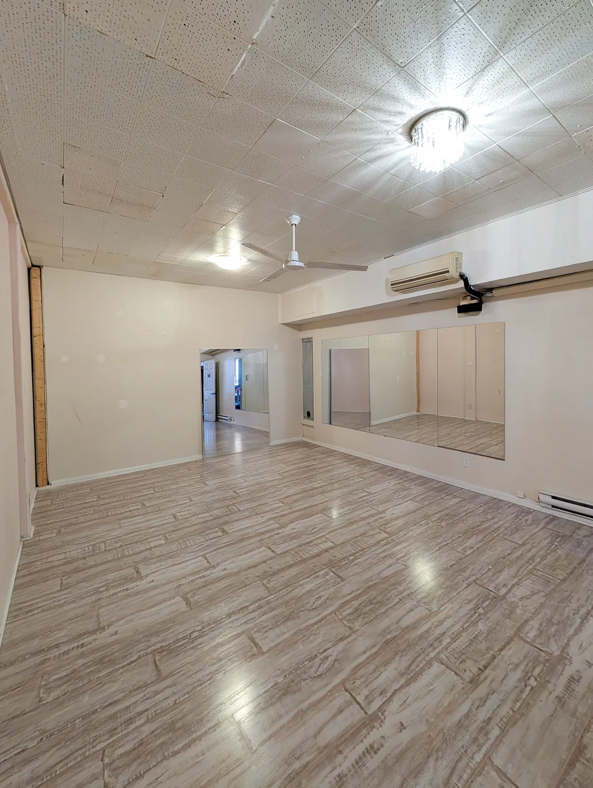 Petit studio commercial à louer - 262 pi², 24 sqm, workshop, pop-up rental in Montréal, interior view