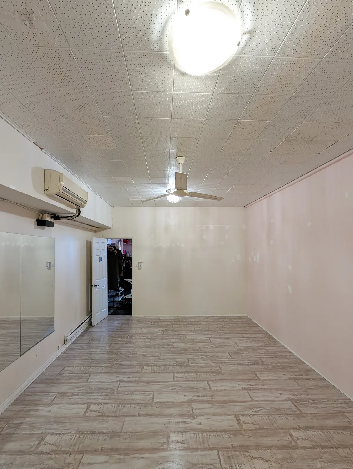 Petit studio commercial à louer - 262 pi², 24 sqm, workshop, pop-up rental in Montréal, additional interior view