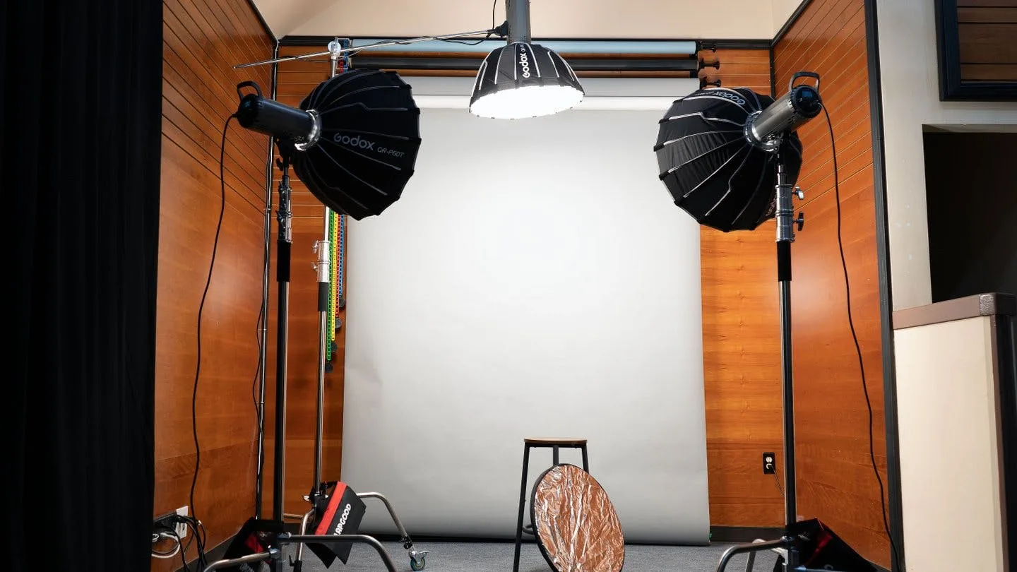 Photo Studio with Equipment on Sunset Boulevard — 3