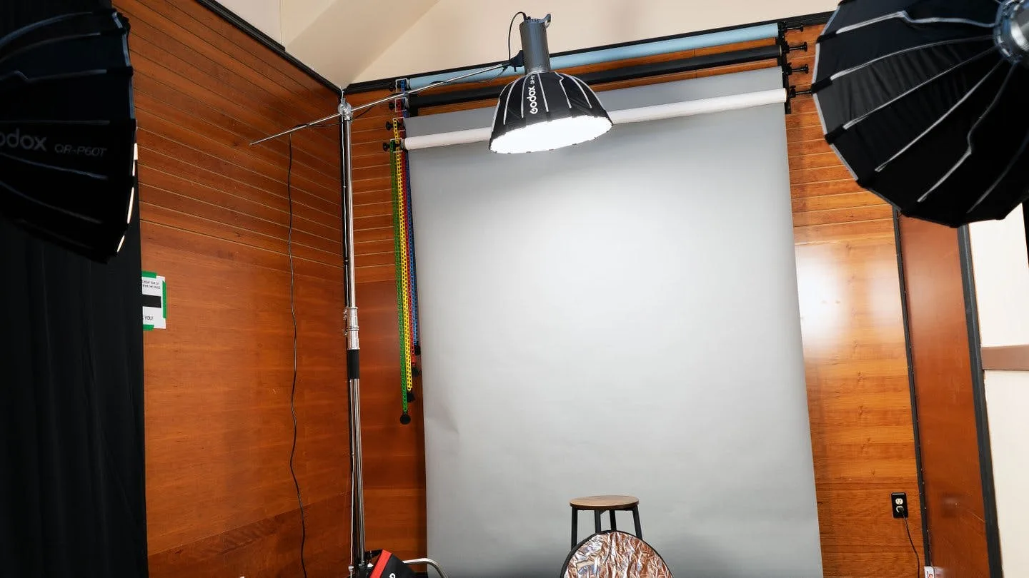 Photo Studio with Equipment on Sunset Boulevard — 5